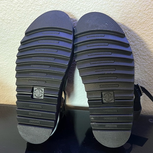 DR. MARTENS BLAIRE HYDRO LEATHER STRAP SANDALS SIZE 7 - Picture 2 of 4